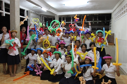 本校柬埔寨服務學習團第8次到柬埔寨哄吥省服務。