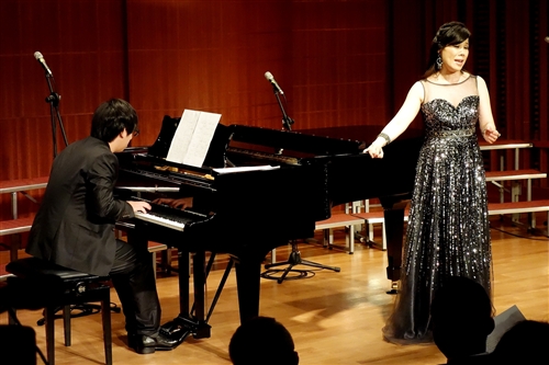 女教職聯誼會合唱團舉辦「淡江花月夜」音樂會。