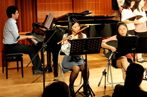 女教職聯誼會合唱團舉辦「淡江花月夜」音樂會。