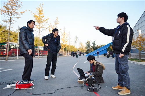 機器人研發團隊再創佳績勇奪2014 FIRA世界盃機器人賽6金3銅。