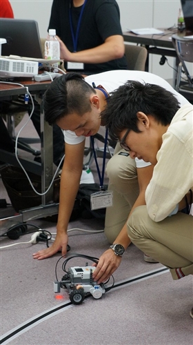 本校與日本東北大學及仙台高專合辦機器人暑期營。