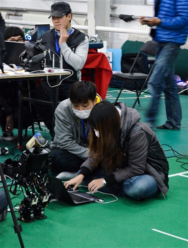 機器人研發團隊再創佳績勇奪2014 FIRA世界盃機器人賽6金3銅。