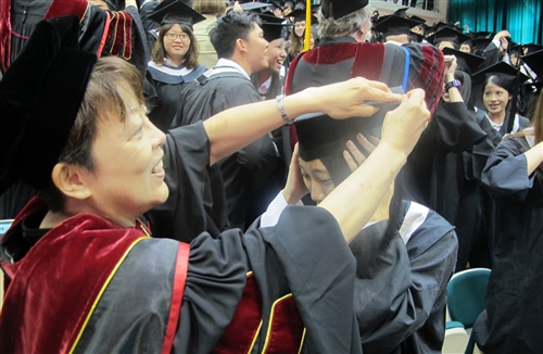 「三環五育 職場享譽」，本校舉行102學年度畢業典禮。