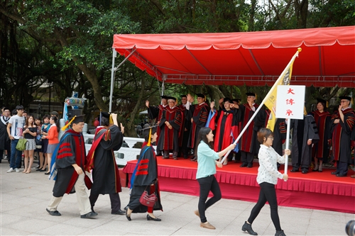 「三環五育 職場享譽」，本校舉行102學年度畢業典禮。