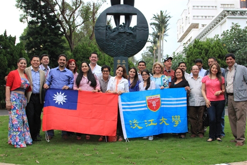 亞洲所數位學習碩士在職專班拉美菁英到校參加面授課程。