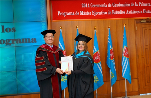 本校舉行第1屆「亞洲研究所數位學習碩士在職專班」畢業典禮。