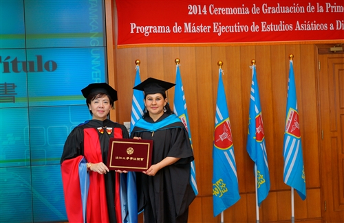 本校舉行第1屆「亞洲研究所數位學習碩士在職專班」畢業典禮。