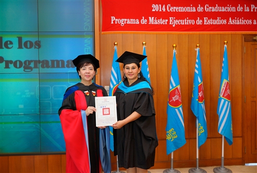 本校舉行第1屆「亞洲研究所數位學習碩士在職專班」畢業典禮。