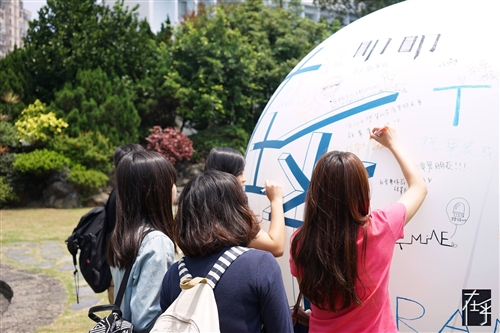 資傳系舉行第13屆畢業成果展「在乎」。