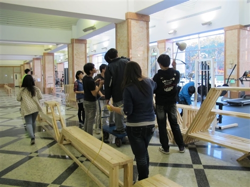 畢業生自製《那一天的身影》MV、《八分之一的青春》微電影共譜回憶。