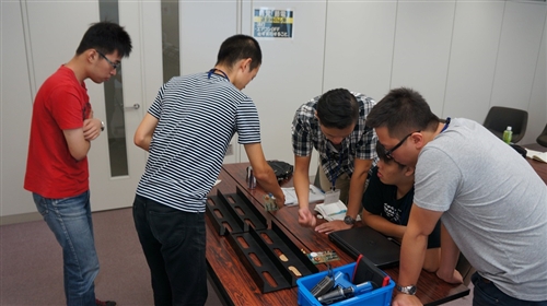 本校與日本東北大學及仙台高專合辦機器人暑期營。