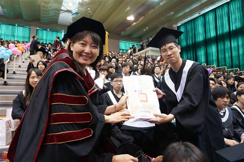 「三環五育 職場享譽」，本校舉行102學年度畢業典禮。