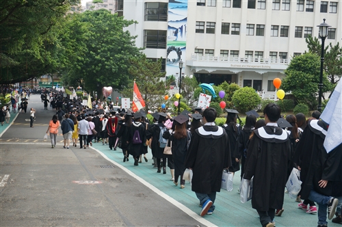 「三環五育 職場享譽」，本校舉行102學年度畢業典禮。