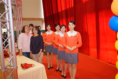 「三環五育 職場享譽」，本校舉行102學年度畢業典禮。