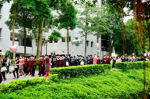 「三環五育 職場享譽」，本校舉行102學年度畢業典禮。