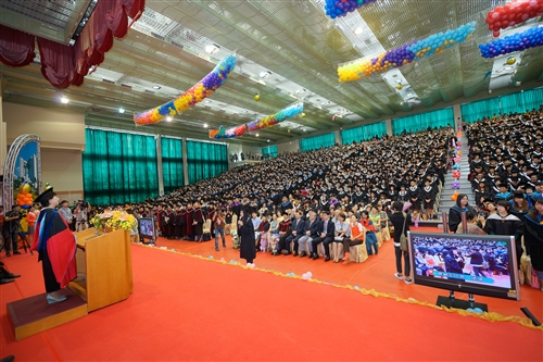 「三環五育 職場享譽」，本校舉行102學年度畢業典禮。