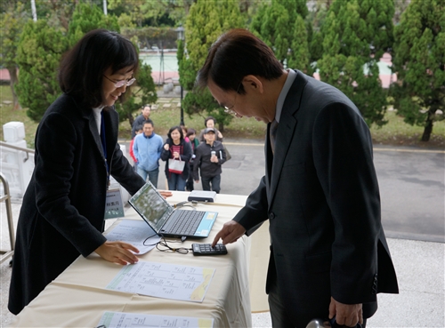 本校舉辦102學年度全面品質管理研習會：「凝聚組織向心力，激發創新品質服務」。