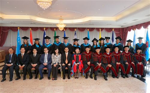 本校舉行第1屆「亞洲研究所數位學習碩士在職專班」畢業典禮。