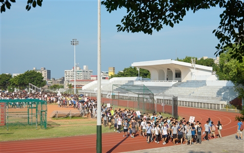 淡江新生的第一堂課：「克難坡巡禮」。