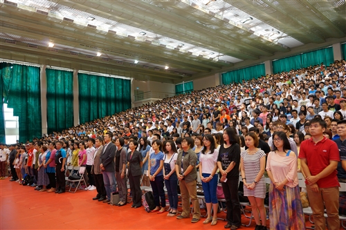 淡江新生的第一堂課：「克難坡巡禮」。