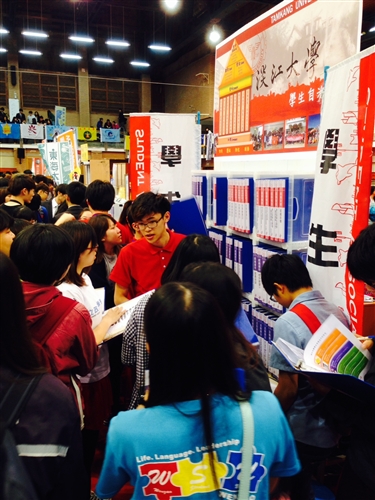 103年全校性學生自治組織成果競賽本校學生會再度榮獲「特優獎」！