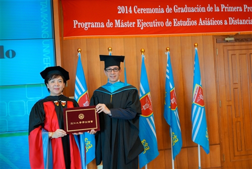 本校舉行第1屆「亞洲研究所數位學習碩士在職專班」畢業典禮。