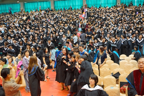 「三環五育 職場享譽」，本校舉行102學年度畢業典禮。