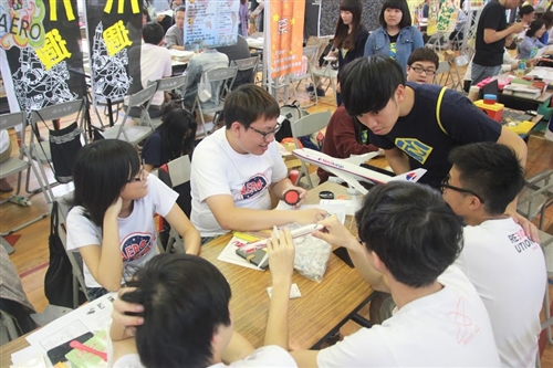 「2014淡江大學學系博覽會－淡江書卷節」熱鬧登場。