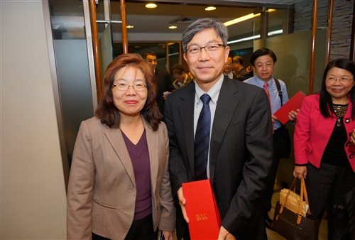 本校102年度推動員工帶薪學習制度榮獲教育部評定優等獎。