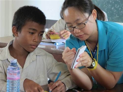 本校柬埔寨服務學習團第8次到柬埔寨哄吥省服務。