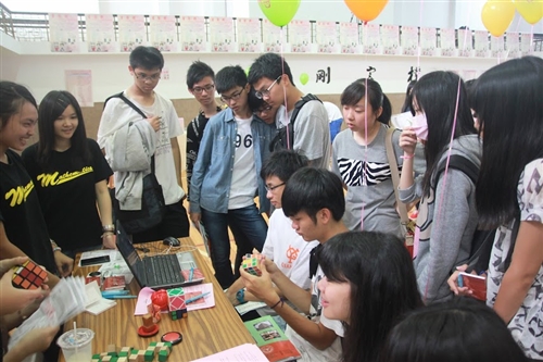 「2014淡江大學學系博覽會－淡江書卷節」熱鬧登場。