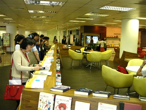 本校全台首創「村上春樹研究中心」隆重開幕。