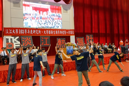 淡江新生的第一堂課：「克難坡巡禮」。