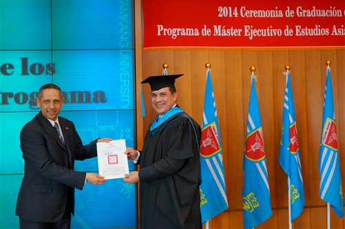 本校舉行第1屆「亞洲研究所數位學習碩士在職專班」畢業典禮。