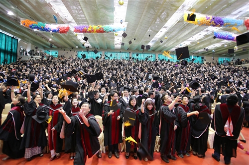 「三環五育 職場享譽」，本校舉行102學年度畢業典禮。