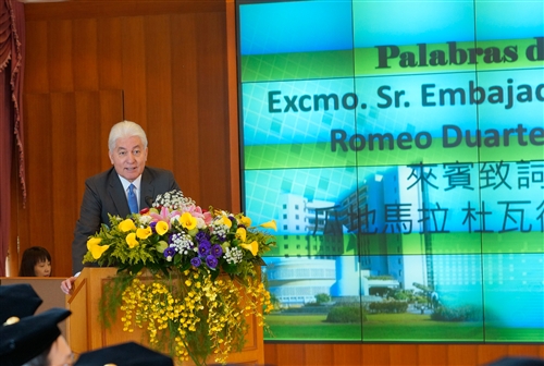 本校舉行第1屆「亞洲研究所數位學習碩士在職專班」畢業典禮。