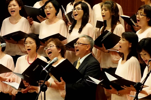 女教職聯誼會合唱團舉辦「淡江花月夜」音樂會。