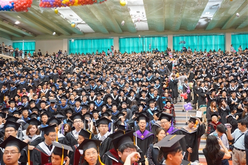 「三環五育 職場享譽」，本校舉行102學年度畢業典禮。