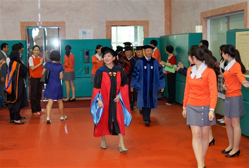 「三環五育 職場享譽」，本校舉行102學年度畢業典禮。