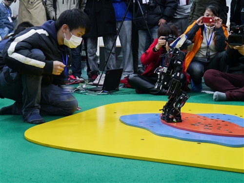 機器人研發團隊再創佳績勇奪2014 FIRA世界盃機器人賽6金3銅。