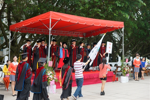 「三環五育 職場享譽」，本校舉行102學年度畢業典禮。