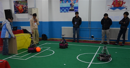 機器人研發團隊再創佳績勇奪2014 FIRA世界盃機器人賽6金3銅。