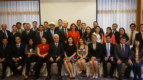 亞洲所數位學習碩士在職專班拉美菁英到校參加面授課程。