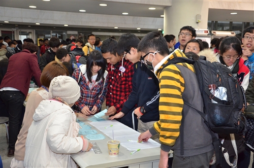 兩岸630名高中生在淡水校園化學競賽。