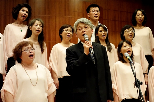 女教職聯誼會合唱團舉辦「淡江花月夜」音樂會。