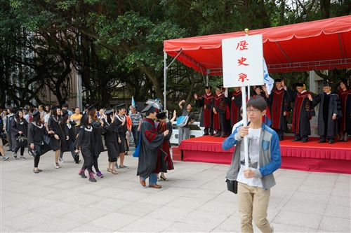 「三環五育 職場享譽」，本校舉行102學年度畢業典禮。