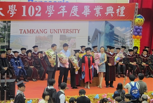 「三環五育 職場享譽」，本校舉行102學年度畢業典禮。