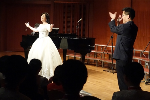 女教職聯誼會合唱團舉辦「淡江花月夜」音樂會。