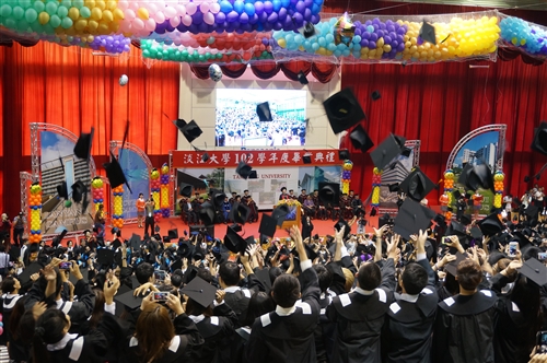 「三環五育 職場享譽」，本校舉行102學年度畢業典禮。