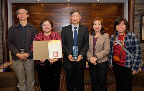 本校102年度推動員工帶薪學習制度榮獲教育部評定優等獎。